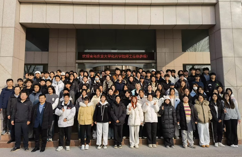 青島農(nóng)業(yè)大學(xué)化藥學(xué)院師生一行來(lái)海利爾參觀交流